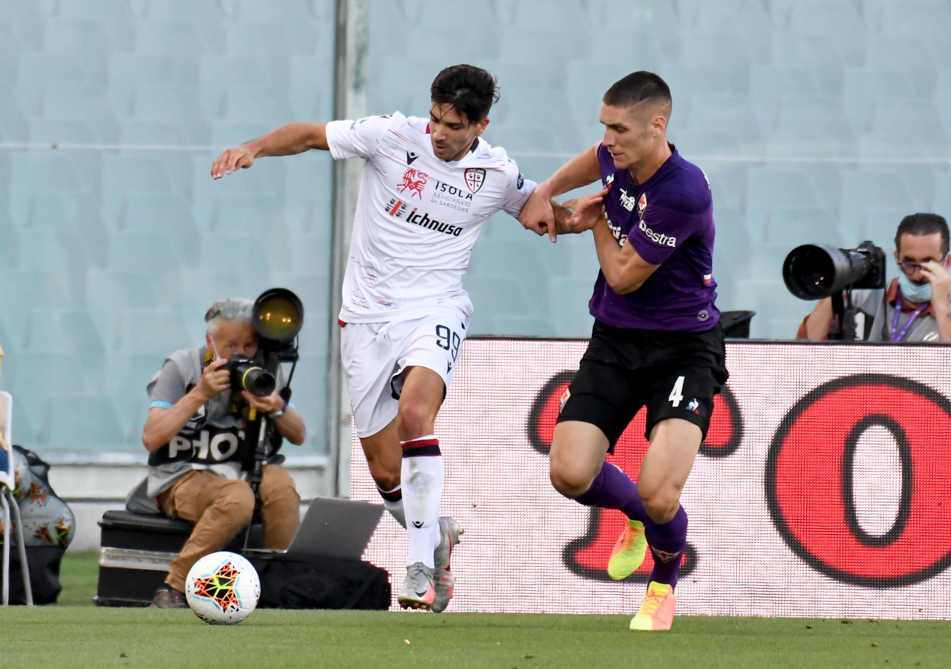 Simeone contrastato da Milenkovic