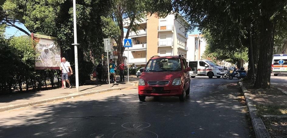 Travolto da un’auto mentre attraversa Anziano in ospedale