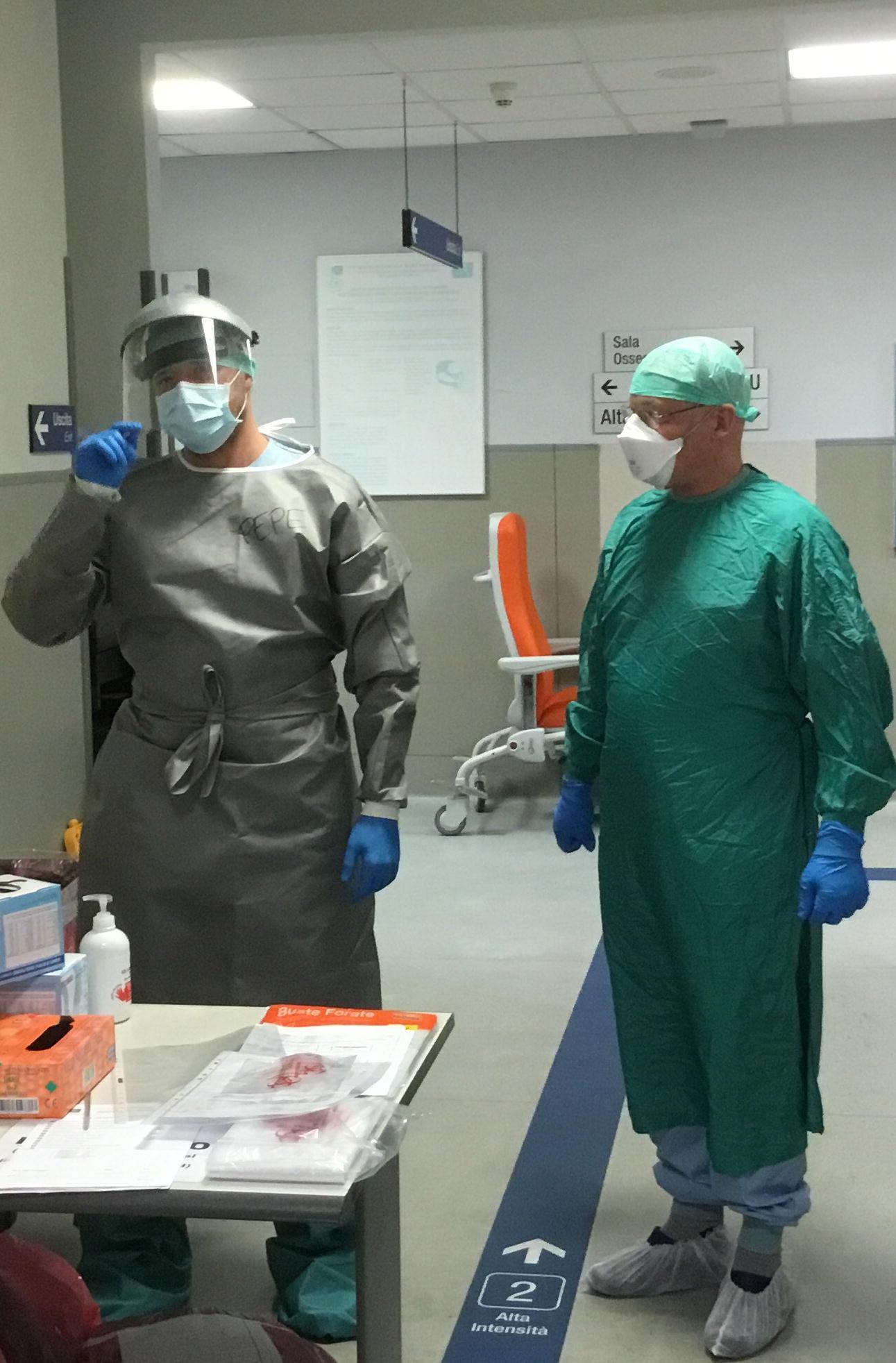 Il primario Giuseppe Pepe (a sinistra) in pronto soccorso