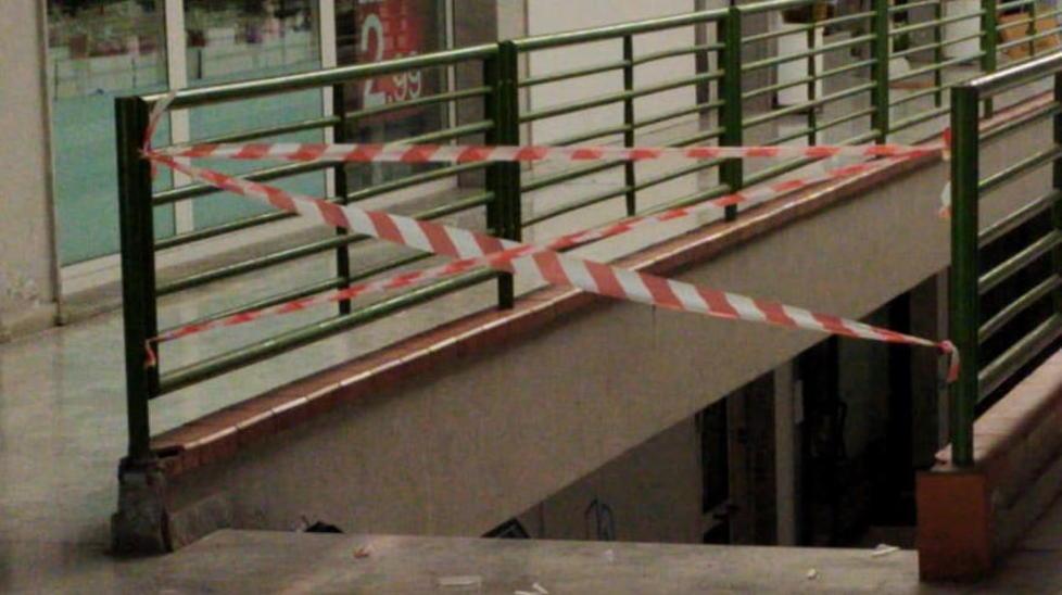 La zona transennata al centro commerciale La Prada