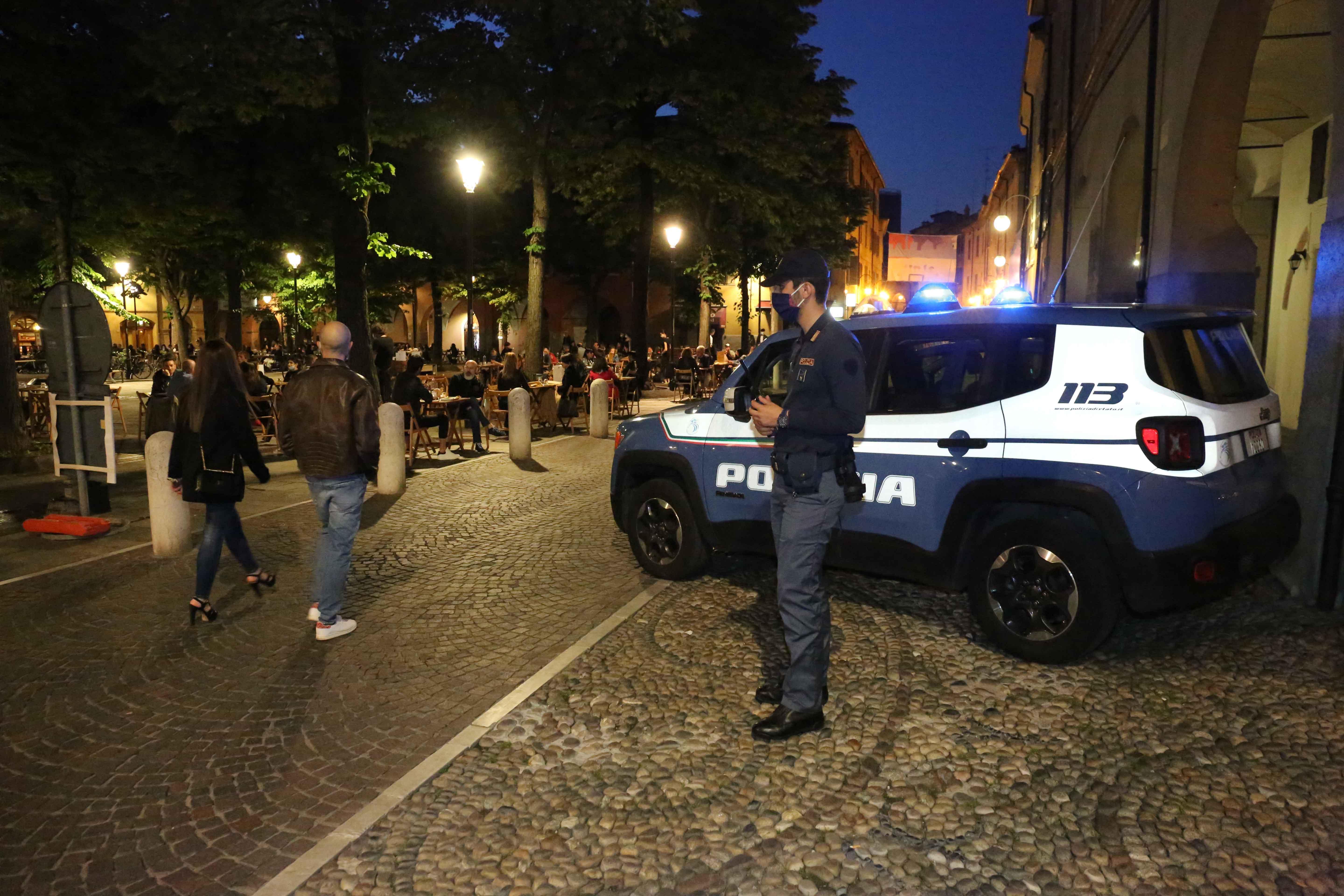 Coronavirus, movida a Reggio Emilia: in centro arrivano i "supervisori dell'intrattenimento"