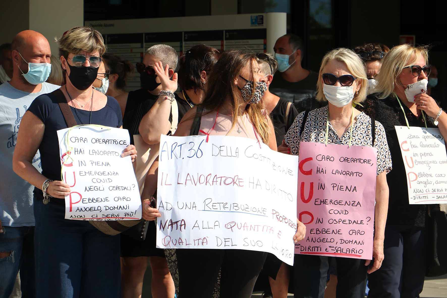 Una protesta di operatori del Cup (foto archivio)