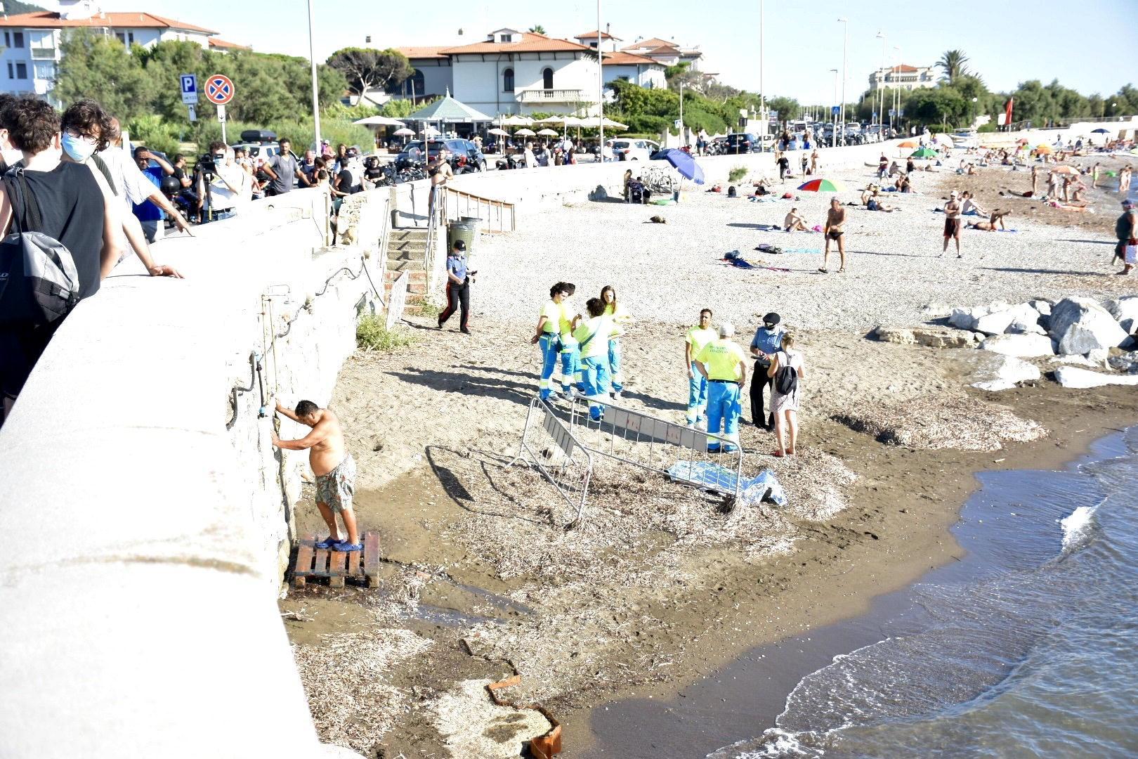 Tragedia ai Tre Ponti: annega davanti ai bagnanti 