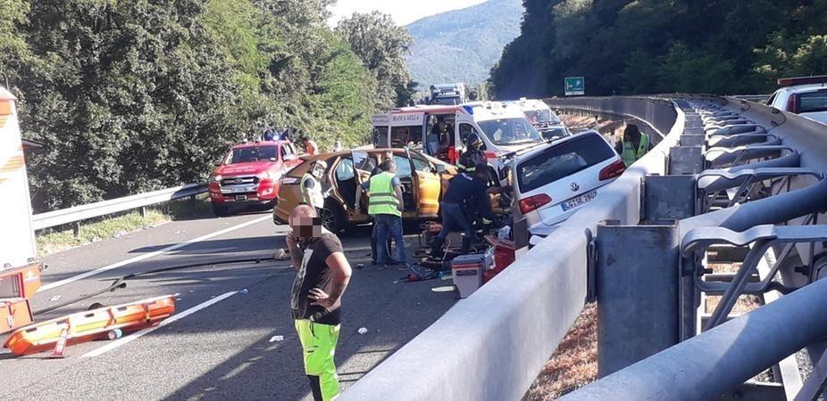 Terribile schianto sull'AutoCisa. Morti due giovani tedeschi