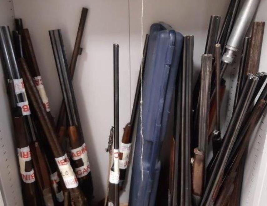 Alcune delle armi sequestrate dai carabinieri
