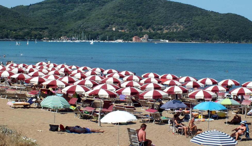 Stabilimenti balneari da tutto esaurito: «A luglio più 30% rispetto all’anno scorso» 
