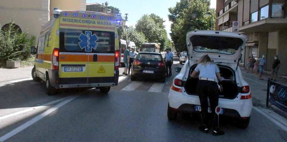 Investiti due pedoni mentre attraversano su viale Roma 