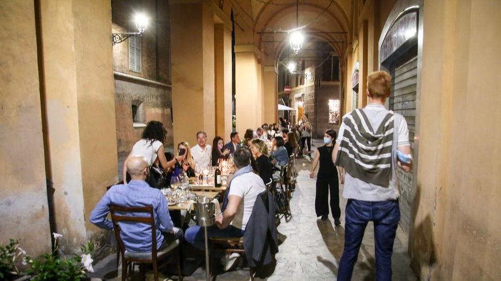 Tavolini sotto le stelle in centro storico fino ad ottobre inoltrato