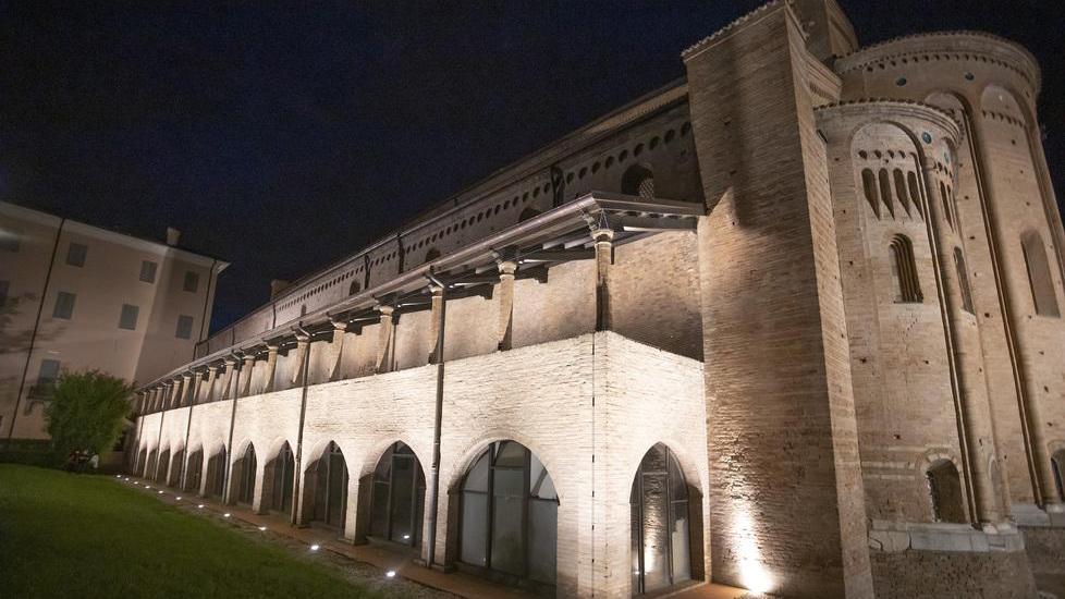 Quella luce bianca a led fa più magica l’Abbazia