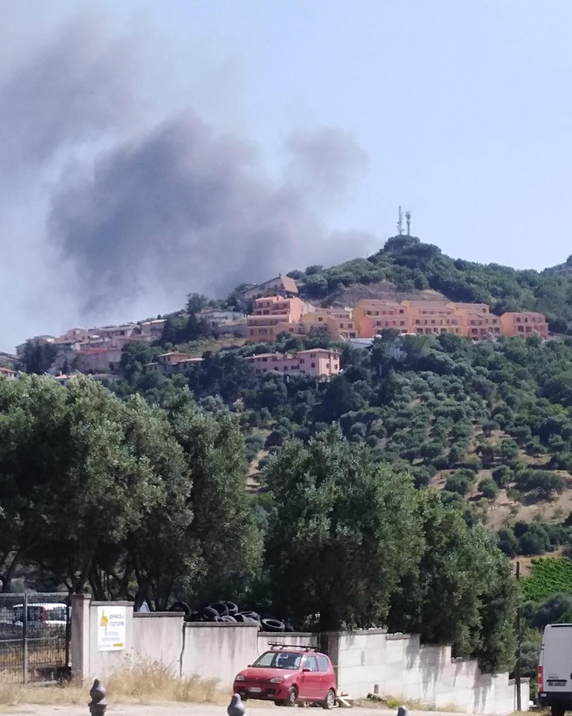 Incendio nella discarica di Ozieri, rientra l’allarme ambientale