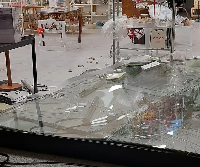 Bomporto. Gli abiti da sposa di Giulia e Sara in salvo nonostante il furto alla vigilia delle nozze 