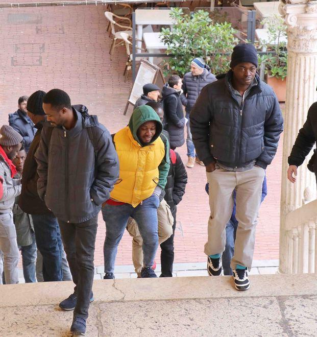 «Ferrara obbligata a iscrivere all’anagrafe i richiedenti asilo» 
