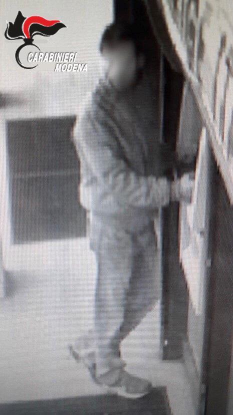 Carpi, va a trovare la nonna e la deruba: denunciato dai carabinieri