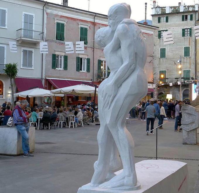 E la città si trasforma in una galleria urbana