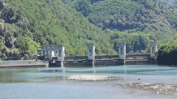 Si svuota per manutenzione l’invaso di Borgo a Mozzano