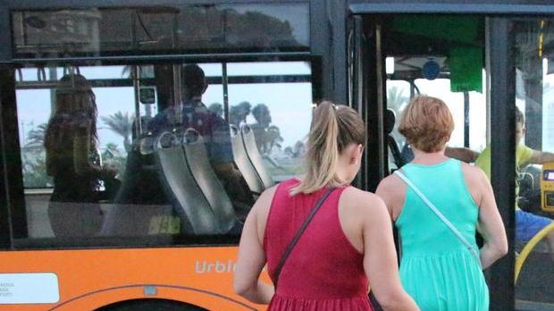 Il bus della movida circolerà anche nell’estate post-covid