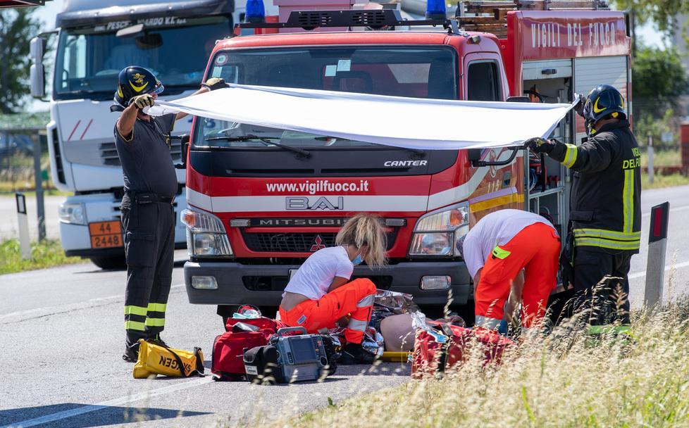 L’inferno sulla statale Romea Due persone ferite gravemente 