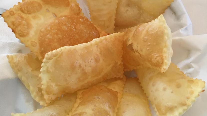 Gnocco fritto chizze e salumi a volontà nel parco Fola