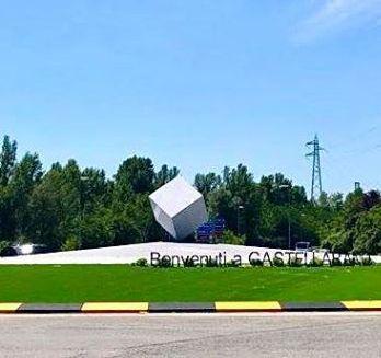 Terminati i lavori sulla rotonda che dà il benvenuto in paese 