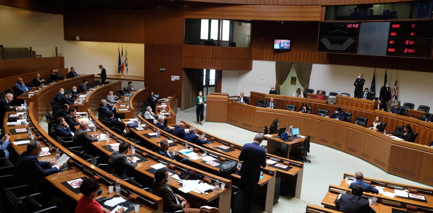 De Micheli sblocca i lavori ma non frena l’assalto al Ppr 