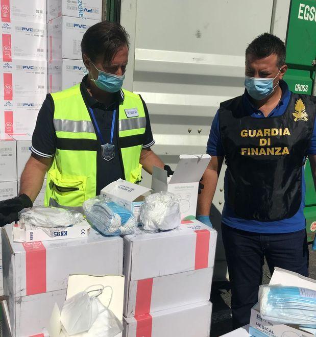 Sequestrate 240mila mascherine irregolari destinate agli ospedali