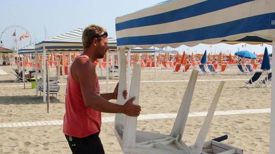 Spiagge, l’Europa avverte: «Illegale prorogare al 2033 le concessioni»