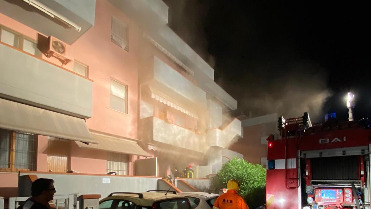 Incendio nella notte in un appartamento di Porto Azzurro