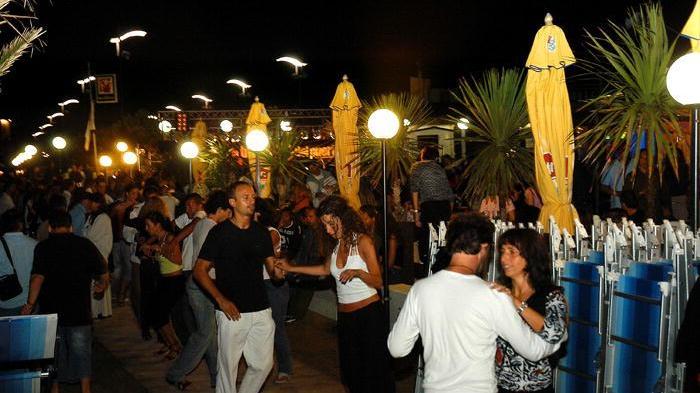 Arriva la nuova ordinanza, anche ai Lidi i Bagni possono fare musica e balli