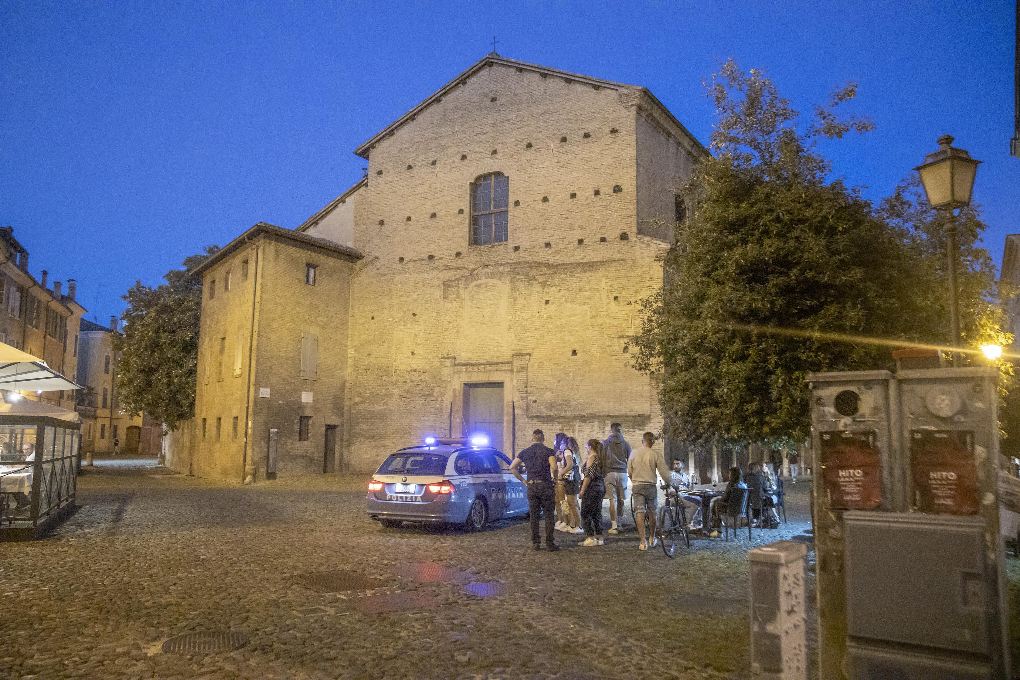 Modena. Movida e rispetto delle norme anti Covid: controllati 5 locali e 56 persone 