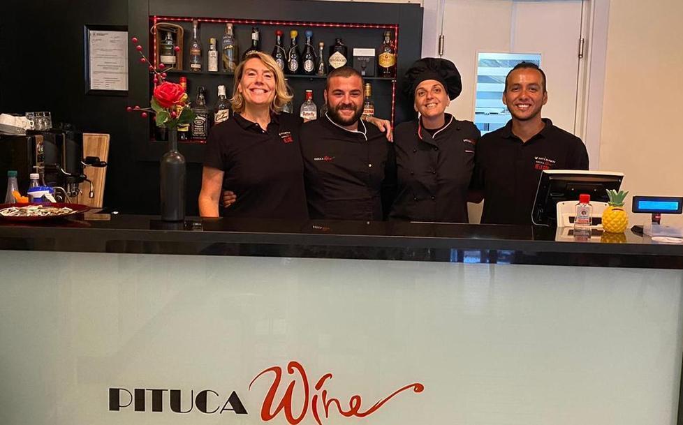 Lo staff del Pitucawine, da sinistra: Simona, Matteo, Jessica ed Everysh