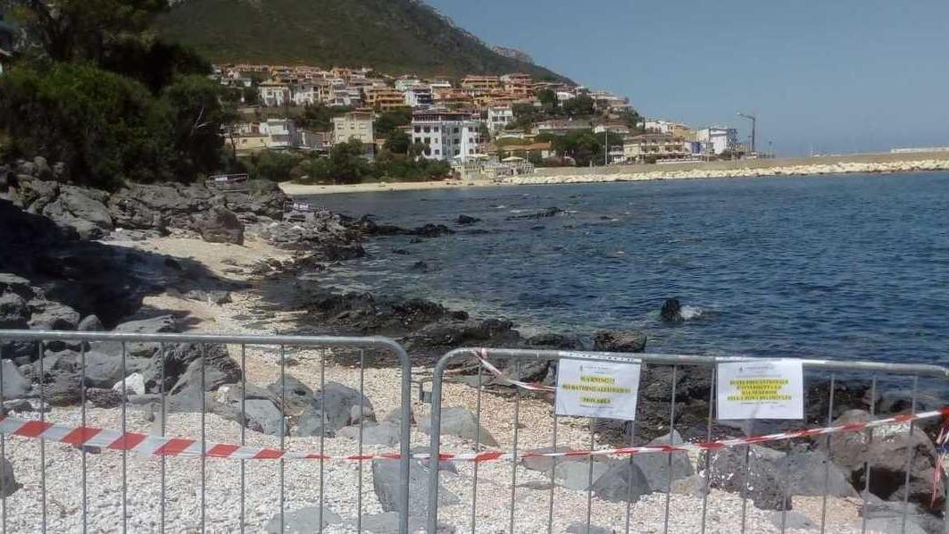 Liquami in mare, bagni vietati nella spiaggia di Gonone 