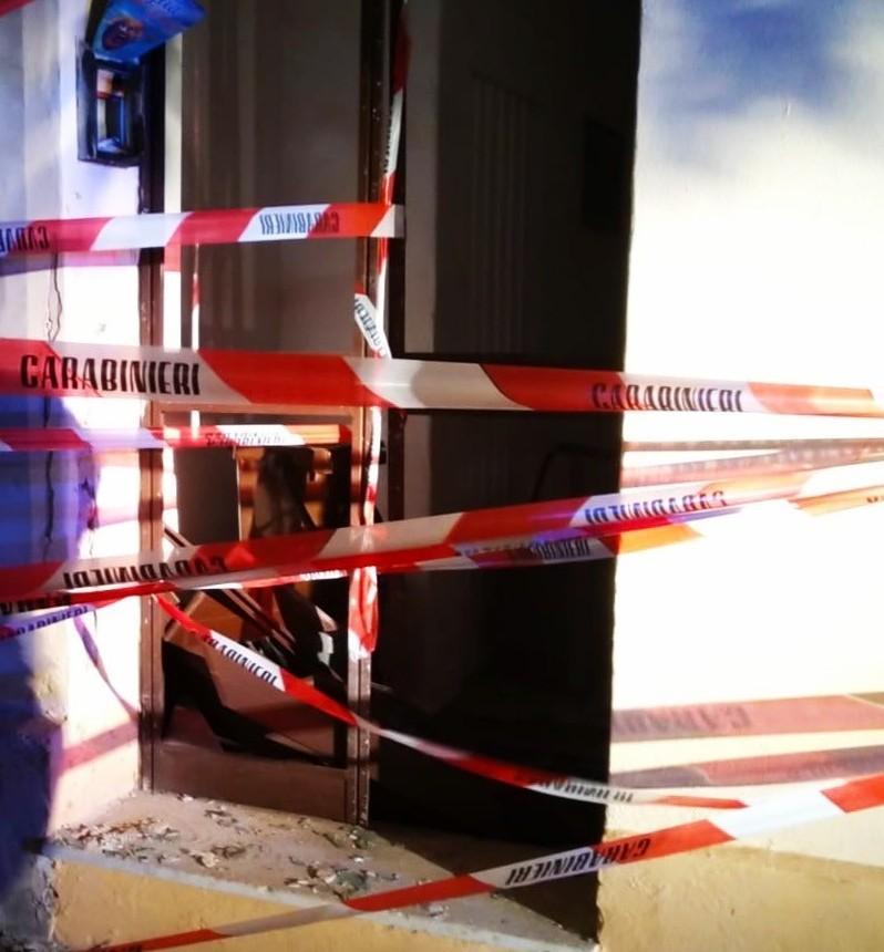 Bomba carta in via Lo Frasso, al setaccio diverse telecamere 