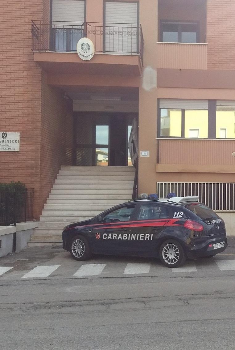 Tenta di forzare la lavanderia, denunciato