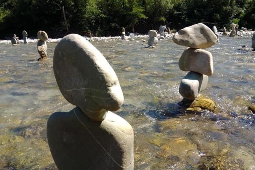 Marano Le mille opere in sasso trasformano il Panaro in un museo all’aperto 