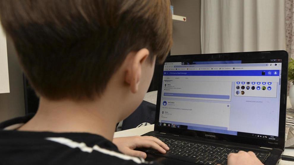 Chat dell'orrore, ora l'inchiesta si allarga: analisi sui dispositivi