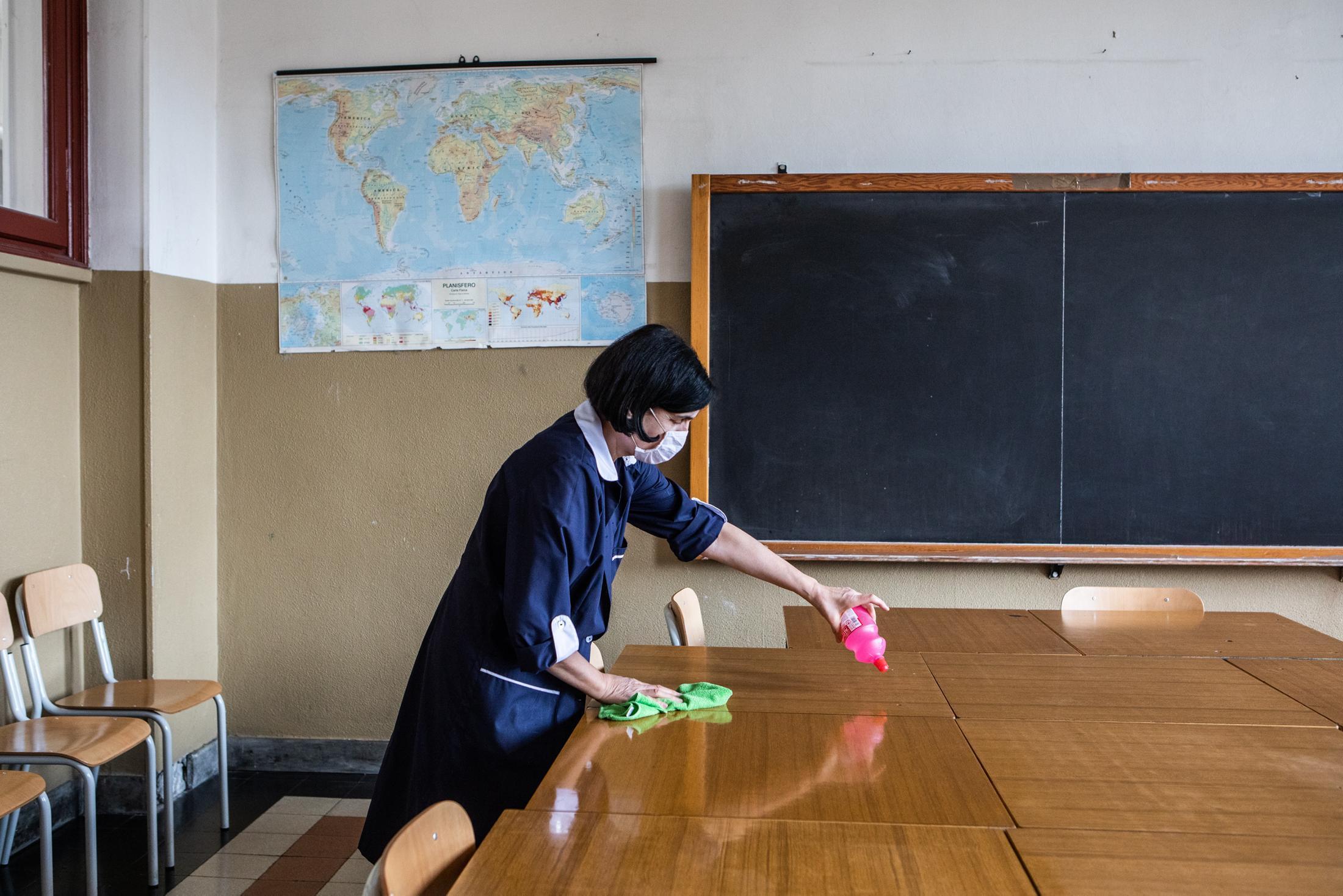Rientro a scuola, il piano della Provincia di Reggio Emilia: «Banchi singoli e aule divise da cartongessi» 