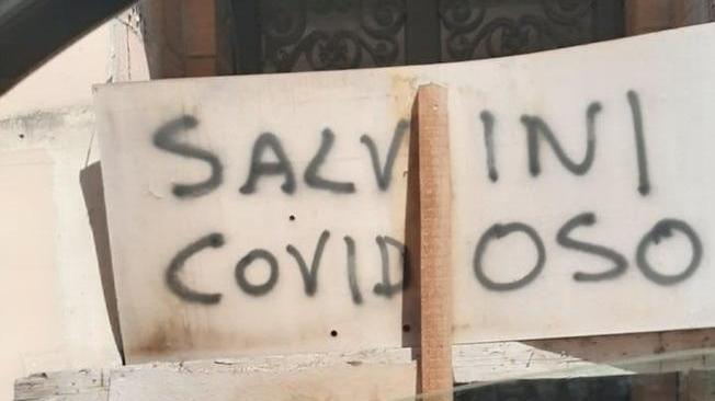 Scritte anti Salvini, sdegno della Lega