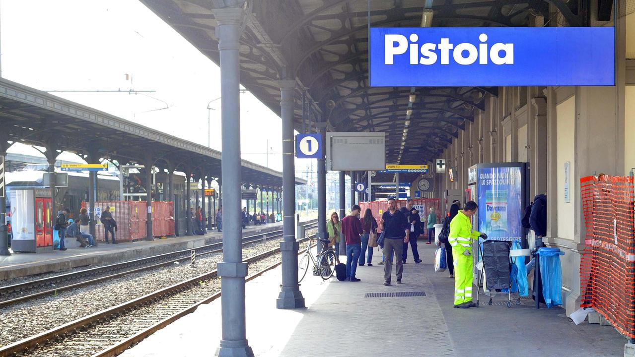 La stazione ferroviaria di Pistoia (Foto d'archivio)