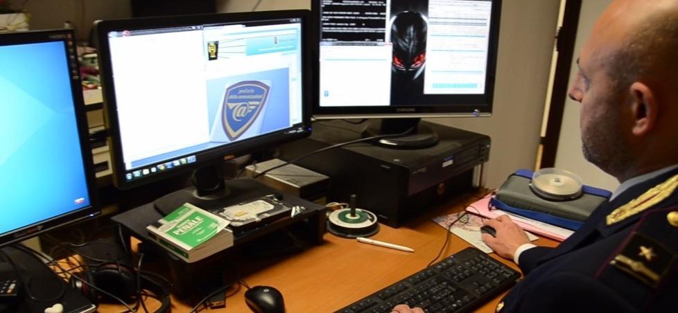 Reggio Emilia, la polizia postale sulle chat dell’orrore: «Pedopornografia tra minori in crescita» 