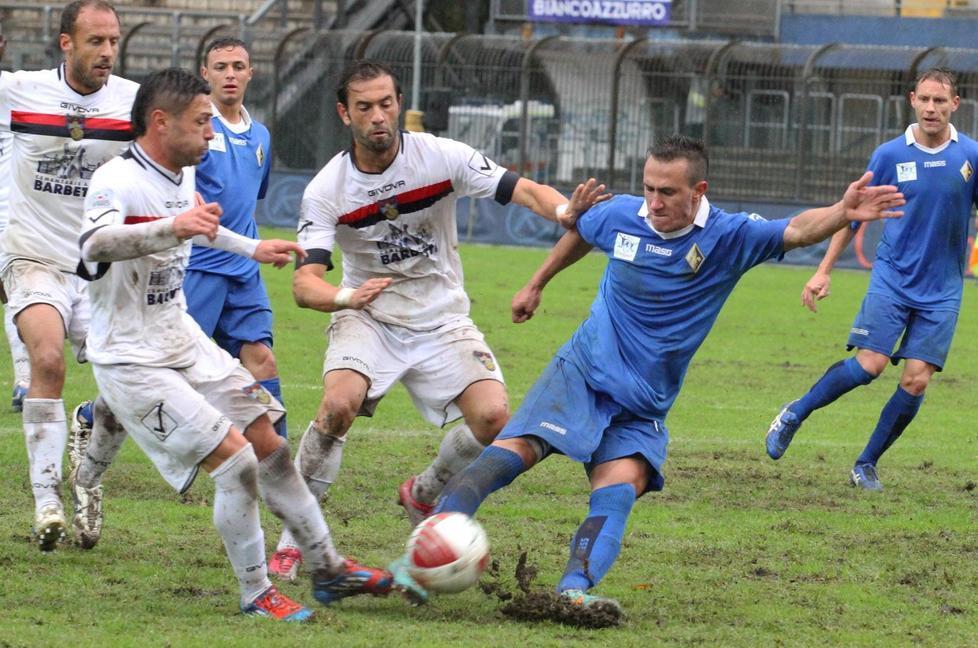 Aiman Napoli con la maglia del Prato nella stagione 2011/12