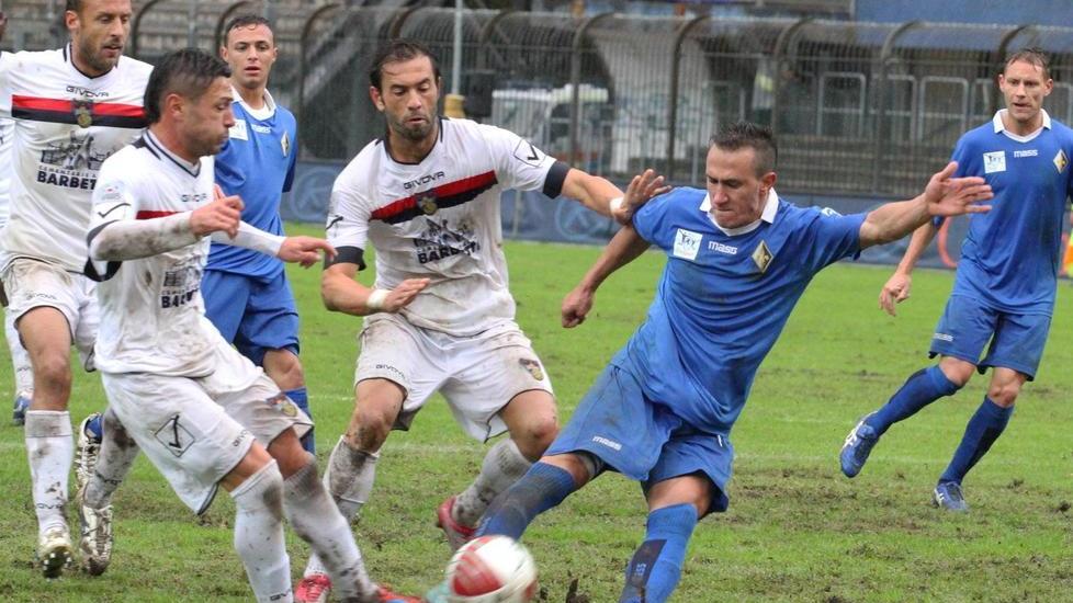 Aiman Napoli con la maglia del Prato nella stagione 2011/12