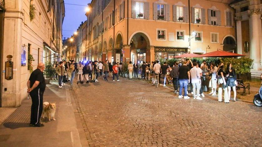 Modena, minorenne ubriaca sviene nel parco Soccorsa dal 118 e ricoverata in ospedale
