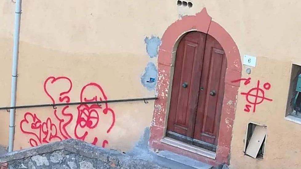 Vandali in azione Imbrattato un muro