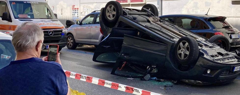 A testa in giù con l’auto Ricoverata in ospedale 51enne di Collesalvetti