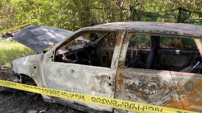 Un’altra auto incendiata nella piazzola di Pietroconti