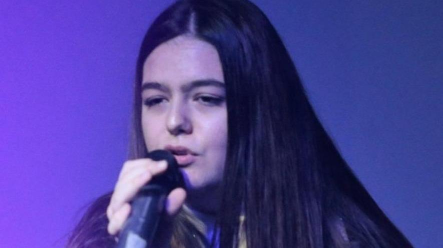 Il lockdown ora è una canzone con la giovane voce di Emma
