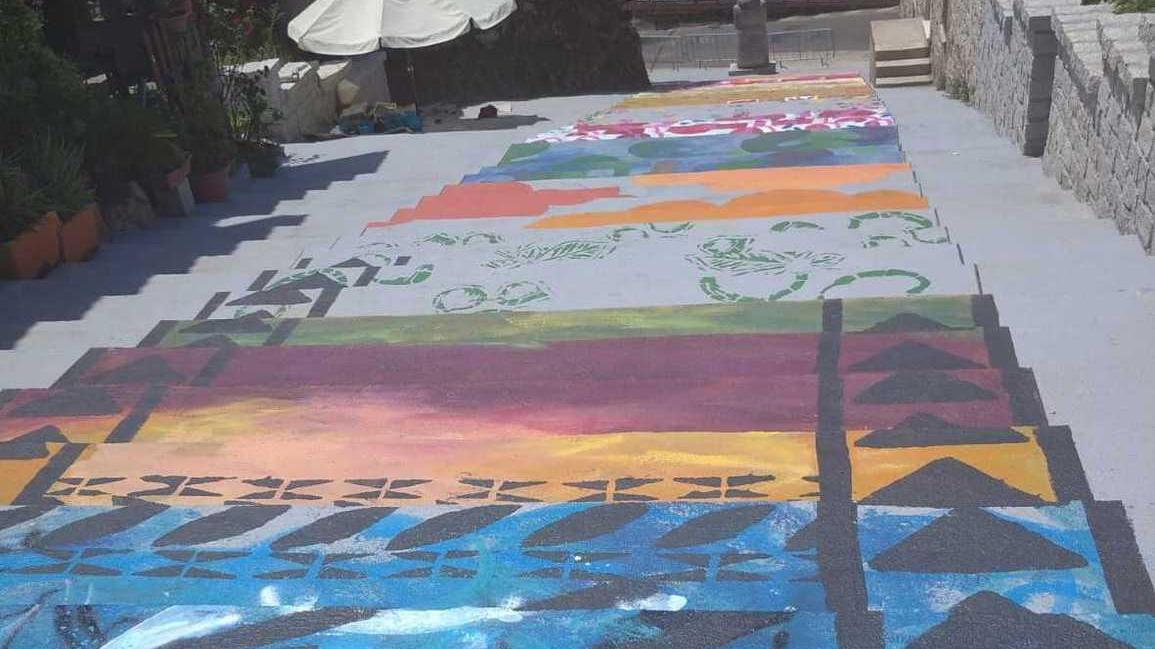 L’arte va in strada: ecco il “tappeto urbano sardo di Buddusò”