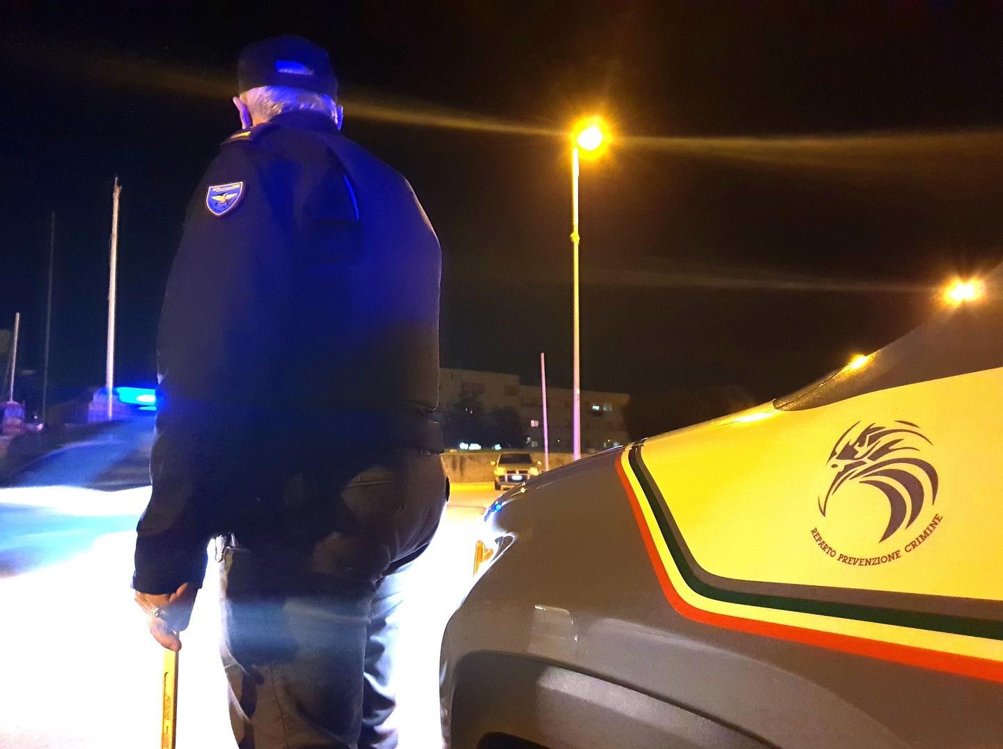 Sassari, in fuga con la cocaina finiscono contro un muro 