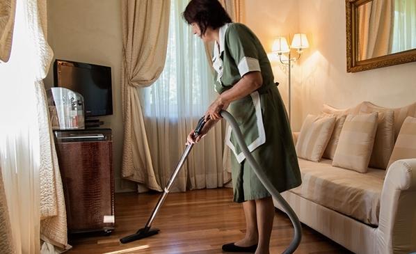 «In albergo ci sfruttano» Si dimettono 50 cameriere 