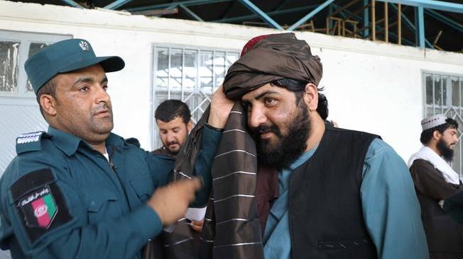 Afghanistan: scontri militari-talebani, 42 morti